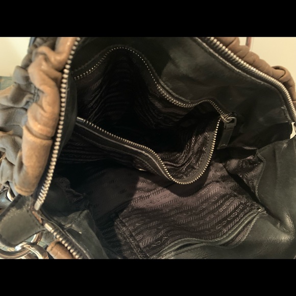 Crossbody distress PRADA bag, excellent condition, only big strap shows scratch - Picture 6 of 11